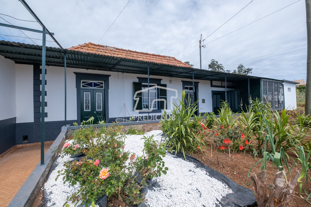 House in Arco da Calheta (Portugal, Madeira, Arco da Calheta) All