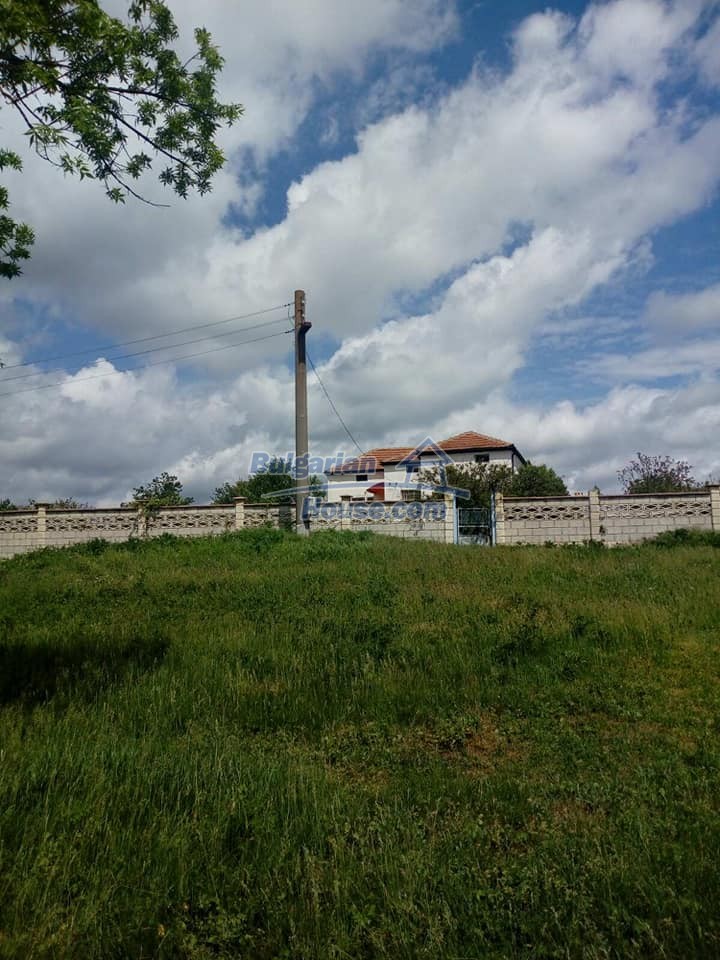 Property for sale with a large yard of 3800sq.m. region Va (Bulgaria