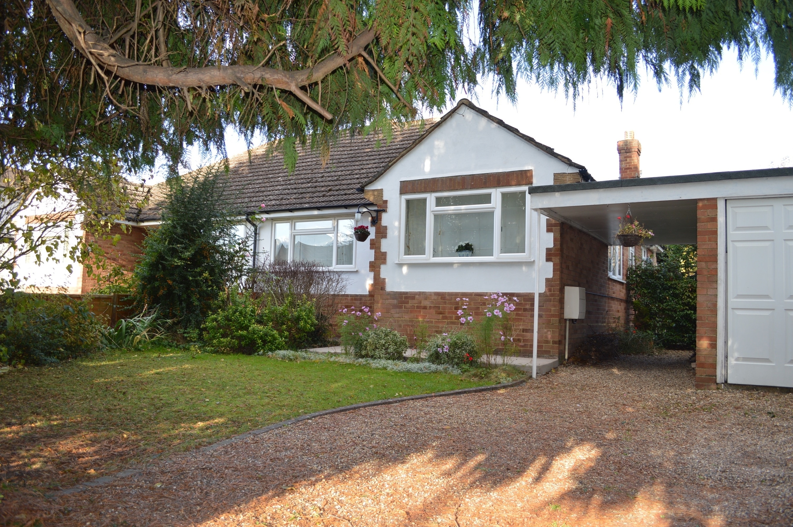 4 Bedroom Bungalow For Sale (United Kingdom, Berkshire, Maidenhead